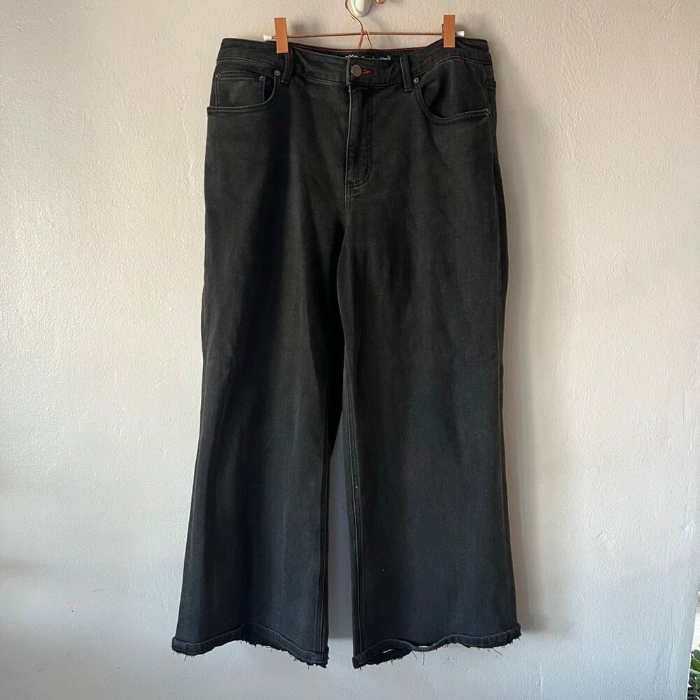 Peace Love World wide-leg cropped black jeans feature a high-rise fit, a clean w